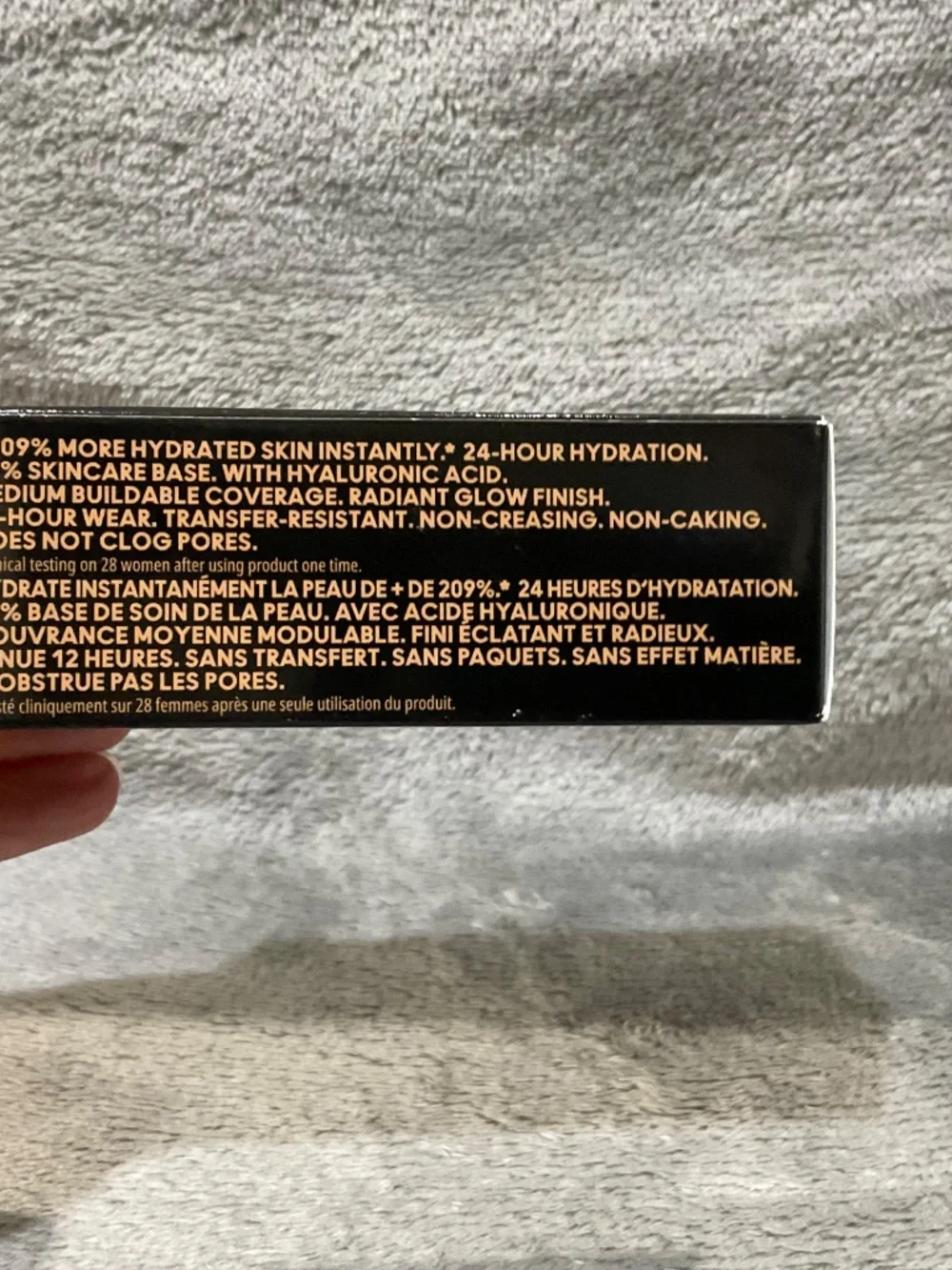 MAC studio radiance foundation NW22 NEW